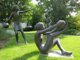 <h5>Malbine</h5><p>Malbine, Groupe de statues, bronze, exposition permenante à Troinex (Genève)</p>